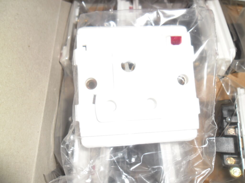 Legrand mosaic 741 23 2p 15a switched socket + neon 1 gang bs