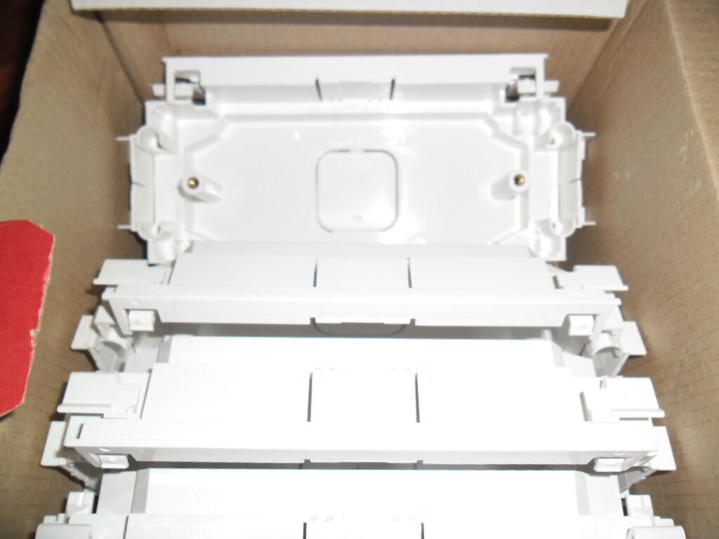 LEGRAND - Support Frame For DLP Trunking 6 Module 10996 - Foto 11